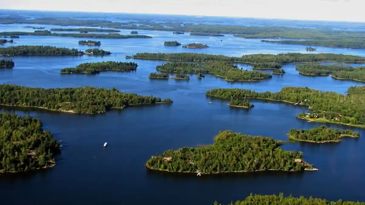 what makes a good boat for exploring thousands of islands?